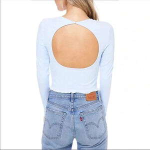 Elodie Women’s Blue Open Back Long Sleeve Ribbed Crop Top Medium NWT